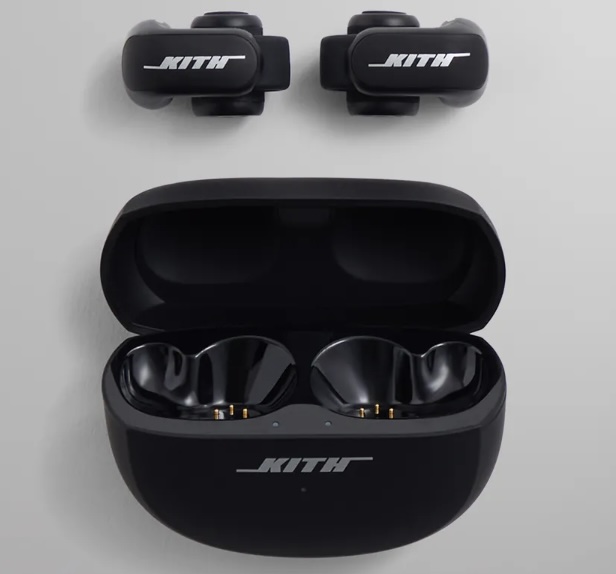 Bose ha revelado sus nuevos Ultra Open Earbuds, unos auriculares de diseño único que recientemente se filtraron al público. Estos auriculares, pensados para ofrecer conciencia ambiental total, llegarán al mercado de una manera inusual: estarán disponibles exclusivamente a través de Kith. Aunque esta oferta inicial será limitada, se espera que pronto haya un lanzamiento más amplio.