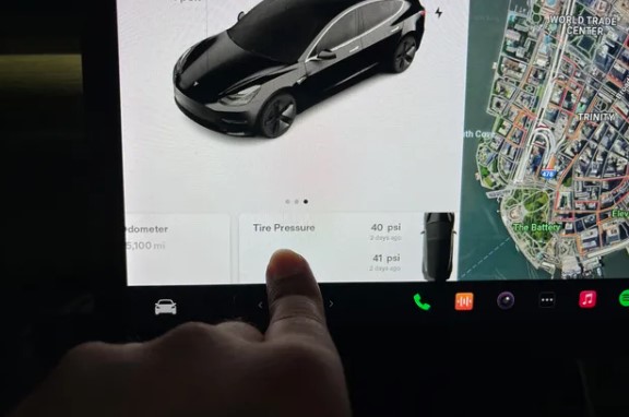 Tesla emprende un masivo retiro de vehículos debido a un inusual problema: el tamaño de fuente en su sistema de frenado. Descubre por qué esta corrección es esencial para la seguridad vial y cómo la compañía planea solucionarlo.