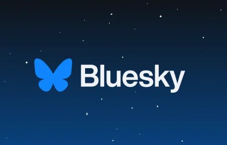 Después de un año desde su debut en beta privada, Bluesky está listo para dar un gran paso: eliminar su sistema de invitación y lanzar su protocolo subyacente. Esta emocionante noticia viene de la mano de Alex Heath, un experimentado editor y autor del boletín Command Line, conocido por su cobertura en The Information y otros medios destacados