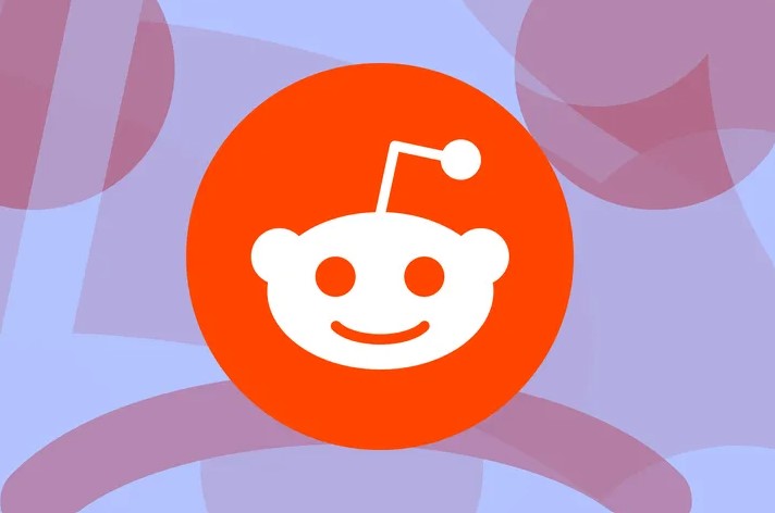 En un sorprendente movimiento, Reddit ha cerrado un acuerdo de licencia por valor de aproximadamente $60 millones anuales con una gran empresa de inteligencia artificial, según informó Bloomberg. Este acuerdo permite a la compañía no revelada acceder a la plataforma de contenido generado por usuarios de Reddit. La noticia surge en medio de los preparativos de Reddit para salir a bolsa, un paso estratégico que podría cambiar el panorama digital.