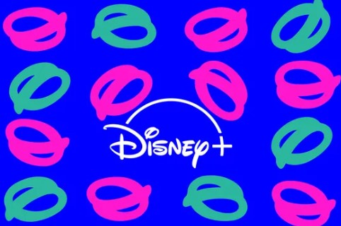 Disney Plus está preparando medidas contra el intercambio de contraseñas este verano. Pronto, la plataforma comenzará a exigir a los usuarios que comparten sus contraseñas que se inscriban en sus propias cuentas. Durante una reciente llamada de ganancias, el director financiero de Disney, Hugh Johnston, explicó que las cuentas de Disney Plus "sospechosas de compartir de manera inapropiada" recibirán la opción de suscribirse individualmente.