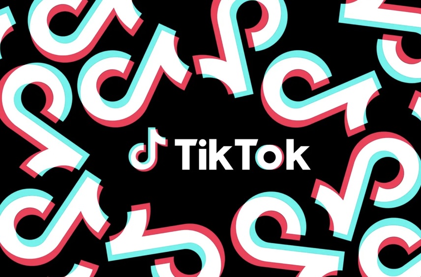 TikTok, la popular plataforma de videos cortos, continúa eliminando canciones en medio de una intensa disputa por los derechos de música. La más reciente purga afectará a todas las canciones escritas o coescritas por artistas de Universal Music Group (UMG), según informa Emma Roth, una destacada redactora de noticias especializada en transmisiones, tecnología, criptomonedas y redes sociales.