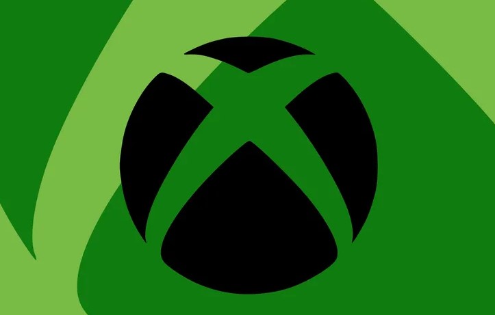 Hoy, Microsoft anunció pasos significativos hacia un futuro donde Xbox trasciende su papel tradicional como consola de juegos. Estos anuncios, aunque modestos, señalan claramente la dirección hacia la cual se está moviendo la compañía. Phil Spencer, CEO de Microsoft Gaming, describió esta visión en un memo interno, donde destacó la idea de una experiencia unificada de juego en todos los dispositivos, con Xbox como plataforma central.