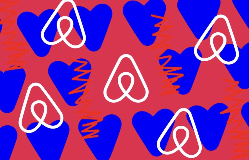 Airbnb implementa cambios significativos en su política, prohibiendo el uso de cámaras de seguridad en interiores para salvaguardar la privacidad de los huéspedes. Además, se introducen nuevas reglas de divulgación para cámaras exteriores y monitores de decibelios de ruido.