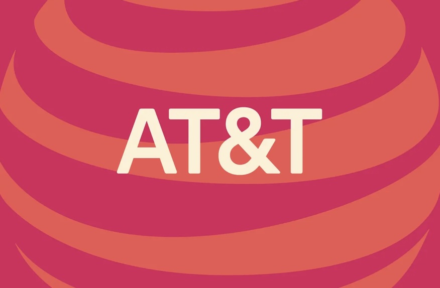 Las compañías de telecomunicaciones continúan innovando con nuevas propuestas. AT&T presenta Turbo, una nueva función opcional disponible para algunos de sus planes, diseñada para brindar una experiencia de servicio superior. Por tan solo $7 al mes, Turbo promete una "mejora en velocidad y estabilidad" al actualizar tu plan de datos a lo que la compañía llama "datos de rendimiento". Esta característica se presenta como un complemento ideal para optimizar el rendimiento de aplicaciones exigentes, como los videojuegos. Sin embargo, ¿qué significan exactamente estos "datos de rendimiento"? La respuesta puede resultar un tanto confusa, pero podemos inferir su naturaleza en base a lo que no son.