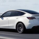 El reciente descubrimiento de capacidad de batería bloqueada en los Model Y ha dejado a muchos propietarios sorprendidos. Según Elon Musk, CEO de Tesla, los Model Y de tracción trasera de rango estándar tienen una autonomía oculta, más allá de las 260 millas con las que se vendieron inicialmente. Musk anunció que, una vez obtenida la "aprobación regulatoria", Tesla desbloqueará entre 40 y 60 millas adicionales de autonomía, dependiendo del modelo de batería, a un costo de $1,500 a $2,000.