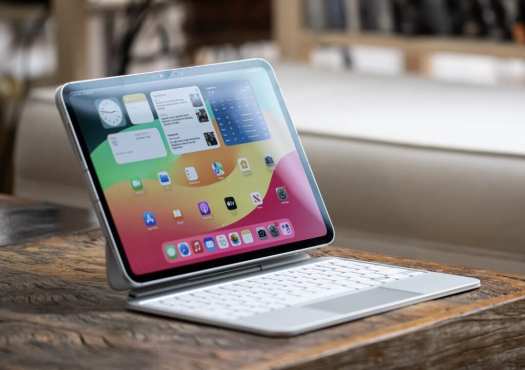 El Apple iPad Pro (2024) ha llegado al mercado tecnológico con promesas de ser un hito en el mundo de las tabletas. Con su diseño innovador, rendimiento potente y pantalla OLED de última generación, este dispositivo se posiciona como una opción tentadora para aquellos que buscan lo mejor en tecnología portátil. En esta reseña, exploraremos en detalle las características y funcionalidades que hacen del iPad Pro (2024) una opción destacada en el panorama actual.