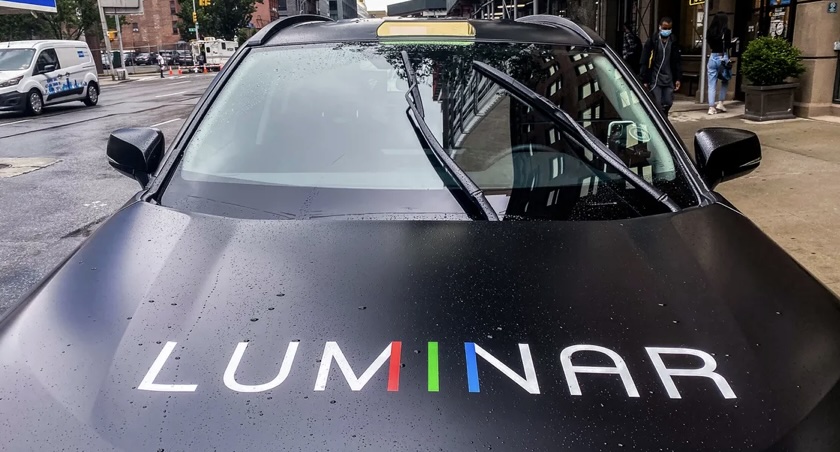 Luminar, líder en la fabricación de sensores lidar para sistemas de conducción autónoma, ha anunciado recientemente la decisión de reducir su fuerza laboral en un 20%. Esta medida se enmarca en una reestructuración más amplia de su proceso productivo.