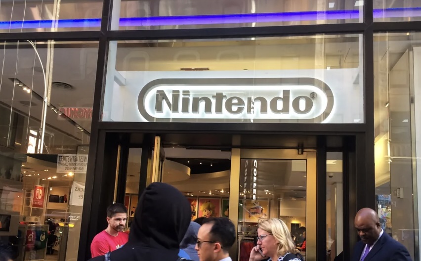 Nintendo, el gigante de los videojuegos, está expandiendo su presencia minorista en los Estados Unidos con una nueva tienda en San Francisco. La emocionante noticia llega casi dos décadas después de que la compañía abriera su primera tienda en Nueva York en 2005. La nueva ubicación, programada para abrir sus puertas en 2025 en Union Square, promete ofrecer a los fanáticos una experiencia inigualable del mundo de Nintendo y sus icónicos personajes.