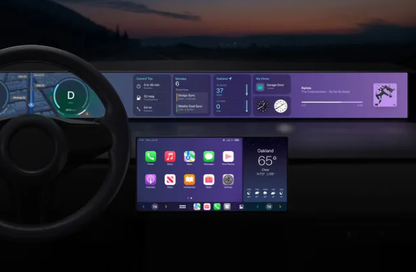 El nuevo y elegante CarPlay de Apple solo funcionará de forma inalámbrica, lo que marca un cambio significativo en la forma en que los usuarios interactúan con sus vehículos. Apple ha estado trabajando en esta nueva generación de CarPlay durante dos años, con el objetivo de unificar las interfaces en todas las pantallas del automóvil, incluyendo el cuadro de instrumentos. Sin embargo, hasta ahora solo Aston Martin y Porsche han confirmado que integrarán el sistema en sus vehículos, sin especificar fechas de lanzamiento. La respuesta de la industria automotriz ha sido en gran medida escéptica. Ola Källenius, CEO de Mercedes-Benz, expresó sus dudas sobre permitir que Apple controle la interfaz del automóvil, prefiriendo mantener el control sobre la unidad principal del coche.