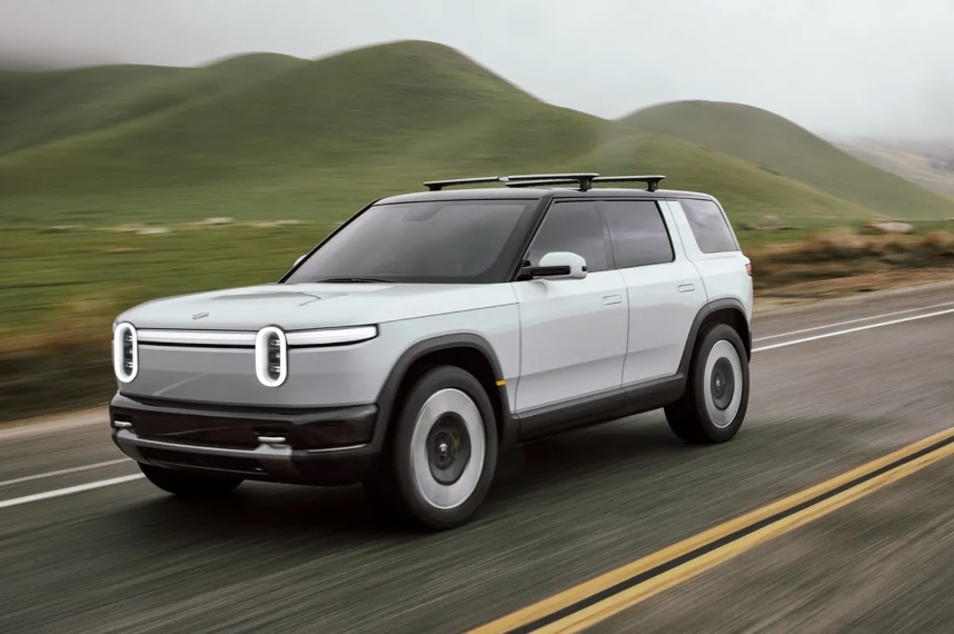 Volkswagen invertirá $1 mil millones en Rivian como parte de una nueva empresa conjunta, proporcionando al gigante automotriz alemán acceso al software y plataforma de vehículos eléctricos de la prometedora compañía californiana. Rivian recibirá $4 mil millones adicionales a lo largo del tiempo, sumando un total de $5 mil millones.