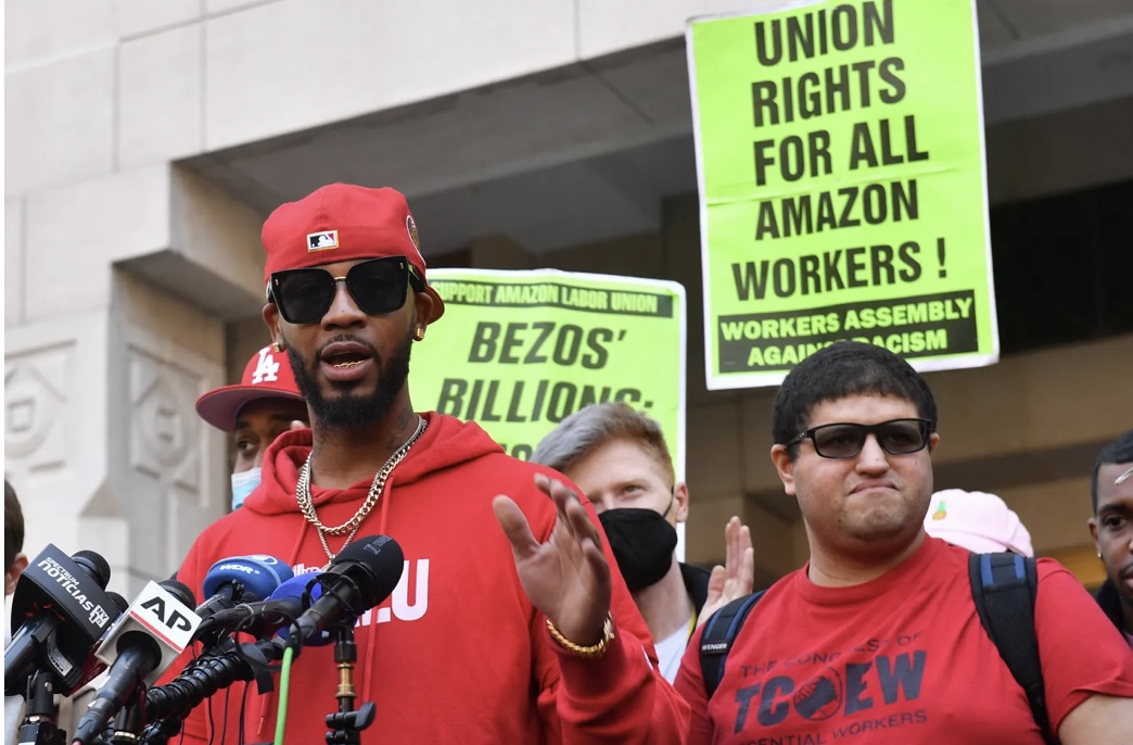 Trabajadores de Amazon se sindicalizan con los Teamsters para negociar con la empresa