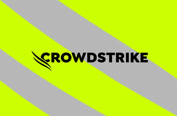 CrowdStrike generó controversia recientemente tras una actualización fallida que resultó en la caída de 8.5 millones de máquinas con sistema operativo Windows. La empresa ha respondido con la publicación de una revisión posterior al incidente (PIR), identificando un error en el software de prueba como la causa raíz del problema. Esta actualización de contenido mal validada fue desplegada el viernes pasado, afectando significativamente a la operatividad de los sistemas Windows.