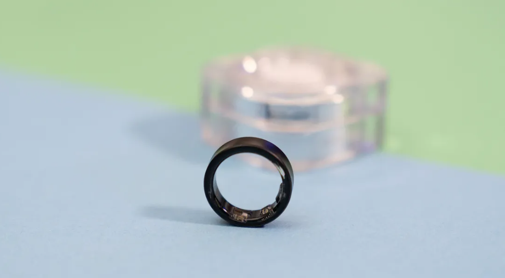 El Samsung Galaxy Ring marca una nueva era en el mundo de los anillos inteligentes. Con un diseño elegante y características avanzadas, este dispositivo está diseñado para complementar el ecosistema Galaxy de Samsung. En este análisis, exploraremos si el Galaxy Ring realmente ofrece lo que promete y cómo se compara con otras opciones en el mercado.