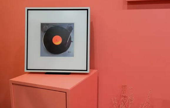 El Samsung Music Frame está a su precio más bajo histórico, igualando la oferta del Prime Day. Este innovador altavoz, que también funciona como marco de fotos, ofrece una combinación única de arte y tecnología.