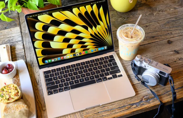 La última versión del MacBook Air M3 está disponible por aproximadamente $850. Además, puedes ahorrar $15 en algunos juegos recientes de Nintendo.