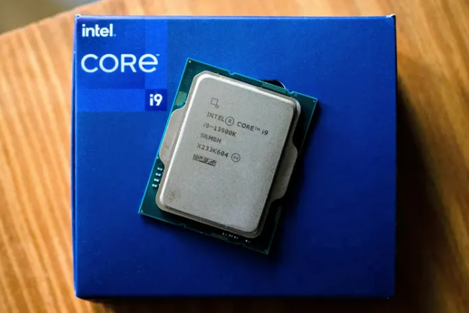 No hay solución para los procesadores de escritorio Raptor Lake de 13ª y 14ª generación de Intel que se bloquean. Si tu chip aún no está dañado, actualiza el BIOS de la placa base con frecuencia para evitar problemas. Si ya está dañado, tu única opción es cambiarlo. Pero, ¿y si no compraste un chip, sino un PC completo? ¿Los fabricantes de PC te respaldarán? ¿Transfirán los dos años adicionales de garantía que Intel teóricamente les ha otorgado, o intentarán ahorrar dinero a tu costa?