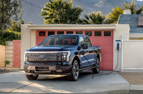 Ford, junto con TXU Energy, uno de los principales proveedores de electricidad en Texas, ha lanzado un programa exclusivo que ofrece carga gratuita para vehículos eléctricos en casa. Este acuerdo innovador está disponible para los propietarios de modelos recientes de Ford EV y híbridos enchufables que se inscriban en el programa Free EV Miles de TXU.