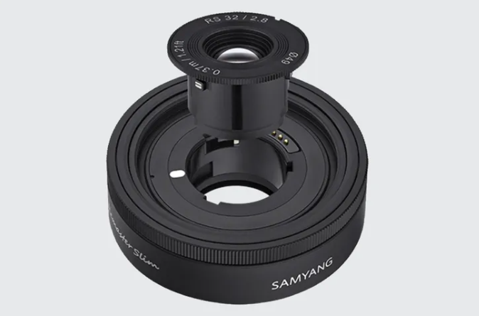 Samyang ha lanzado el revolucionario objetivo de focal fija Remaster Slim, diseñado para aligerar el peso de las bolsas de cámaras. A diferencia de los objetivos tradicionales que requieren el cambio completo para modificar la longitud focal, el Remaster Slim permite a los fotógrafos intercambiar los elementos ópticos internos de forma rápida y sencilla.