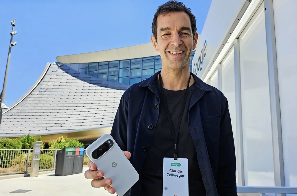 Google defiende el gran diseño de la cámara del Pixel 9: Claude Zellweger explica la evolución de los teléfonos pequeños Introducción La última serie de teléfonos de Google, el Pixel 9, ha generado controversia por un elemento destacado: su enorme barra de cámara. Este diseño único ha llamado la atención de muchos usuarios y críticos, pero Claude Zellweger, director de diseño de Google, no tiene intenciones de disculparse por ello. En una reciente entrevista, Zellweger explicó las razones detrás de este audaz movimiento de diseño y ofreció una visión del futuro de los teléfonos pequeños en un mundo que parece exigir dispositivos cada vez más grandes. El enfoque de diseño del Pixel 9: "Moderno y sin disculpas" El Pixel 9 no es solo un teléfono más en el mercado, sino un dispositivo que ha adoptado un diseño distintivo con una barra de cámara que es más prominente que nunca. Esta barra es aproximadamente del grosor de dos monedas estadounidenses apiladas, lo que la convierte en una de las características más notables del teléfono. A pesar de algunas críticas, Zellweger afirma que este diseño es "absolutamente intencional" y parte de un enfoque moderno y sin disculpas por parte del equipo de diseño de Google. Zellweger, quien ha estado al frente del diseño del Pixel 9, explica que la barra de cámara no es solo una cuestión estética, sino una necesidad técnica. "Es la forma más eficiente de empaquetar estos módulos de cámara", comenta, subrayando que la barra es clave para albergar los grandes sensores y lentes necesarios para mantener la calidad fotográfica que los usuarios de Google esperan. El futuro de las cámaras móviles: ¿Se mantendrá la protuberancia? Google ha sido claro en su objetivo de marcar una nueva era en el diseño de teléfonos, pero Zellweger no asegura que la prominente barra de cámara esté aquí para quedarse. Según el diseñador, el tamaño de las cámaras dependerá en gran medida de las necesidades de los usuarios. La demanda de una excelente fotografía no desaparecerá pronto, pero los avances en fotografía computacional y la inteligencia artificial podrían permitir la creación de cámaras más delgadas en el futuro. Por ejemplo, Google ya ha lanzado la función "Zoom Enhance", que podría reducir la necesidad de lentes largos en el futuro. Zellweger sugiere que, a medida que la tecnología evolucione, los diseñadores podrán ajustar la proporción entre el hardware de la cámara y el resto del teléfono, ofreciendo dispositivos más delgados sin sacrificar la calidad de la imagen. ¿Qué pasa con los teléfonos pequeños? A pesar de la tendencia hacia dispositivos más grandes, Zellweger admite que es un fanático de los teléfonos pequeños. Sin embargo, reconoce que crear teléfonos compactos es un reto cada vez mayor debido a las expectativas modernas de los usuarios. "La batería, las cámaras, los térmicos y la experiencia del usuario tienden a empujar a los fabricantes hacia teléfonos más grandes", comenta Zellweger. Con más personas consumiendo contenido multimedia y jugando en sus teléfonos, las pantallas grandes se han convertido en una prioridad para muchos. Sin embargo, Zellweger no descarta la posibilidad de un retorno de los teléfonos pequeños. En su opinión, podría haber un futuro en el que los usuarios tengan diferentes prioridades sobre el uso de sus dispositivos, lo que permitiría compromisos en cuanto al tamaño sin renunciar a características clave. Conclusión El Pixel 9 de Google, con su barra de cámara grande y prominente, refleja un enfoque audaz y moderno en el diseño de smartphones. Aunque este diseño ha generado opiniones divididas, Zellweger defiende firmemente la decisión, subrayando que está alineada con la evolución de las necesidades fotográficas y la tecnología de los teléfonos móviles. Mientras tanto, el debate sobre los teléfonos pequeños continúa, con Zellweger sugiriendo que podríamos ver un cambio en las preferencias del mercado en el futuro. Sea como sea, Google sigue siendo un pionero en la definición del futuro del diseño de smartphones, y el Pixel 9 es un claro ejemplo de ello.