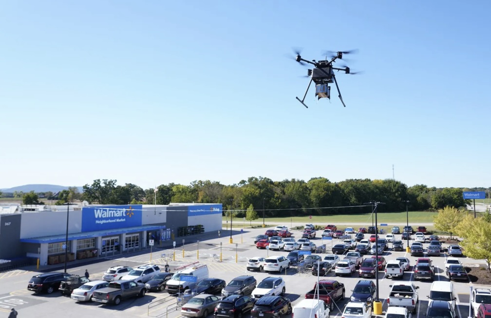 Walmart ha decidido poner fin a su colaboración con DroneUp para la entrega de paquetes mediante drones en tres estados de EE.UU.: Arizona, Utah y Florida. Esta medida responde a problemas de sostenibilidad en los servicios de entrega en las ciudades de Phoenix, Salt Lake City y Tampa.