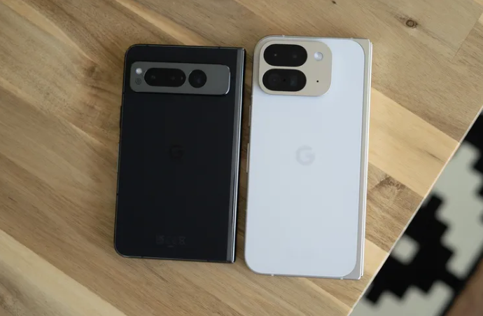 El Google Pixel 9 Pro Fold es el plegable que muchos estaban esperando. La gran sorpresa es que, al usarlo, olvidé que estaba manejando un teléfono plegable. Aunque pueda parecer un cumplido extraño, esta característica subraya la evolución del Pixel Fold respecto a sus predecesores.