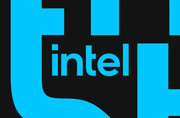 Intel ha anunciado un significativo plan de reestructuración que implica la separación de su negocio de fabricación de chips y la creación de Intel Foundry como una subsidiaria independiente. Este cambio estratégico busca abordar las pérdidas millonarias y mejorar la posición de la empresa en el mercado de semiconductores.