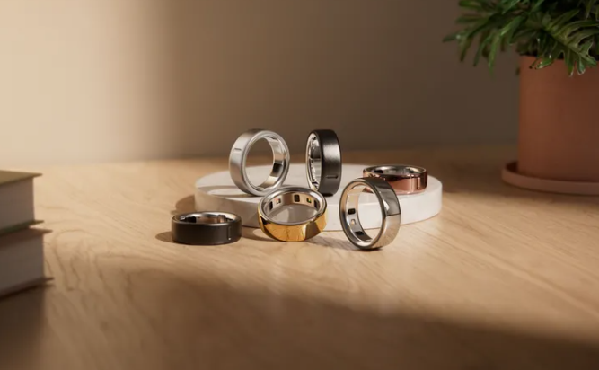 El Oura Ring 4, la última innovación en el ámbito de los anillos inteligentes, promete revolucionar el seguimiento de la salud y el bienestar personal. Con un diseño más delgado y elegante, además de mejoras significativas en la precisión de sus sensores, este dispositivo se posiciona como una herramienta indispensable para quienes buscan optimizar su salud.