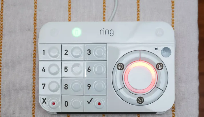 Si compraste un sistema de alarma Ring para tu hogar porque ofrecía el monitoreo profesional 24/7 más asequible, a solo $10 al mes o $100 al año, ahora pagarás el doble a partir de tu próxima renovación.