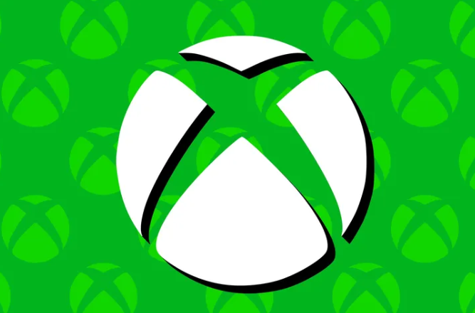 Microsoft ha anunciado que actualizará su aplicación móvil de Xbox en Android el próximo mes, permitiendo a los usuarios de Estados Unidos comprar y jugar juegos de Xbox directamente en sus dispositivos móviles. Esta actualización sigue a una reciente sentencia de un tribunal de EE.UU. que obliga a Google a abrir Android a tiendas de terceros. A partir del 1 de noviembre, Google ya no podrá exigir a los desarrolladores que utilicen Google Play Billing para las aplicaciones que se ofrecen en la Play Store, lo que brinda nuevas oportunidades para competidores como Microsoft.