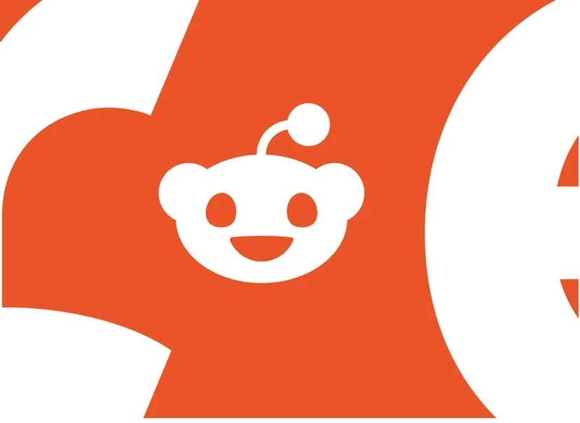 Los moderadores de Reddit ya no podrán cambiar la visibilidad de sus subreddits sin aprobación previa. Esta decisión sigue a las protestas del año pasado, donde miles de subreddits se hicieron privados para protestar contra los cambios en los precios de la API de la plataforma.