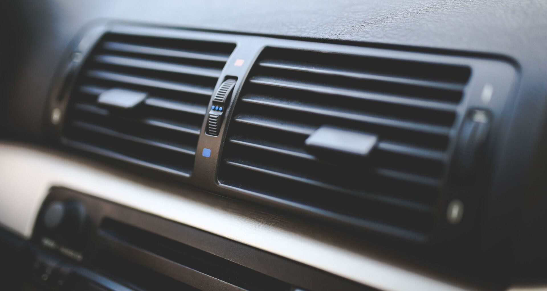 Coche a 60ºC en el interior: así se baja la temperatura del habitáculo en minutos este verano